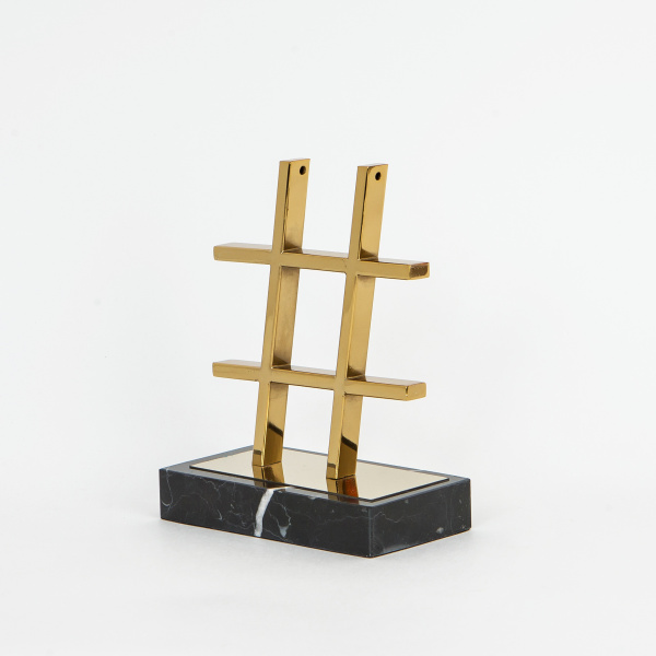 Статуэтка "#"