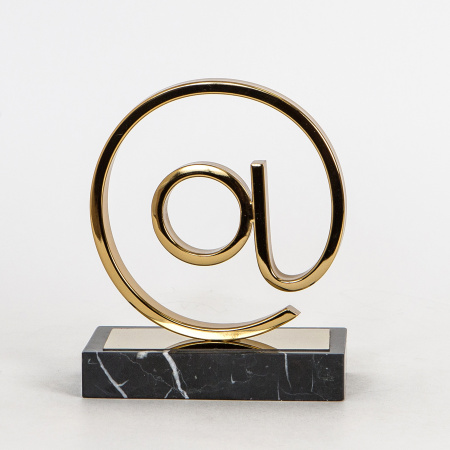 Статуэтка "@"