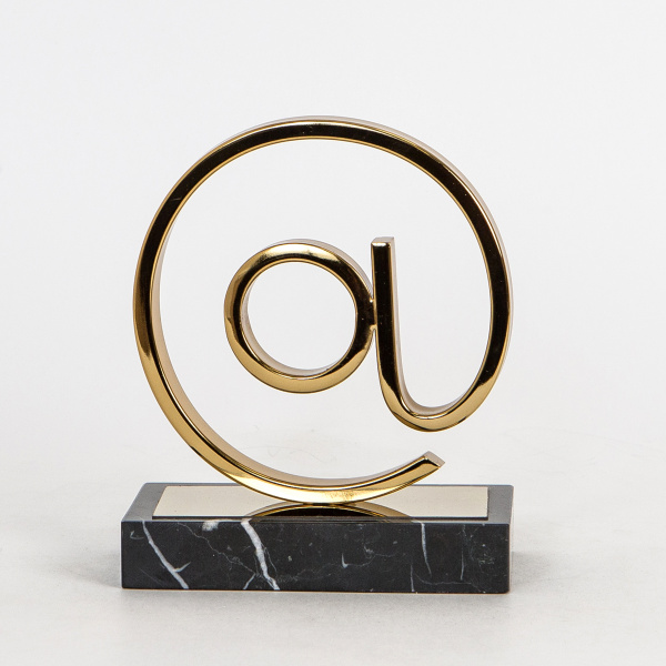 Статуэтка "@"